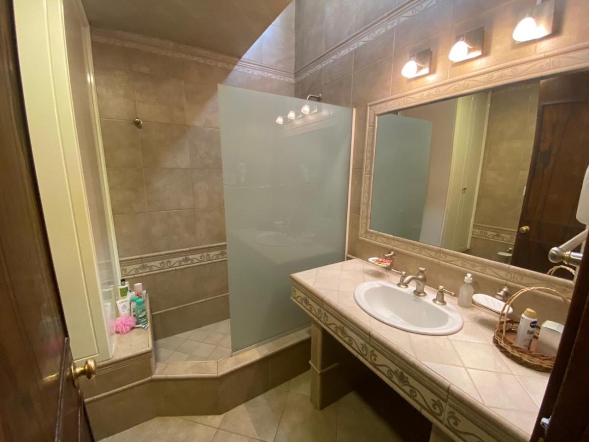 Fuxia House Hostel Мендоса Екстериор снимка
