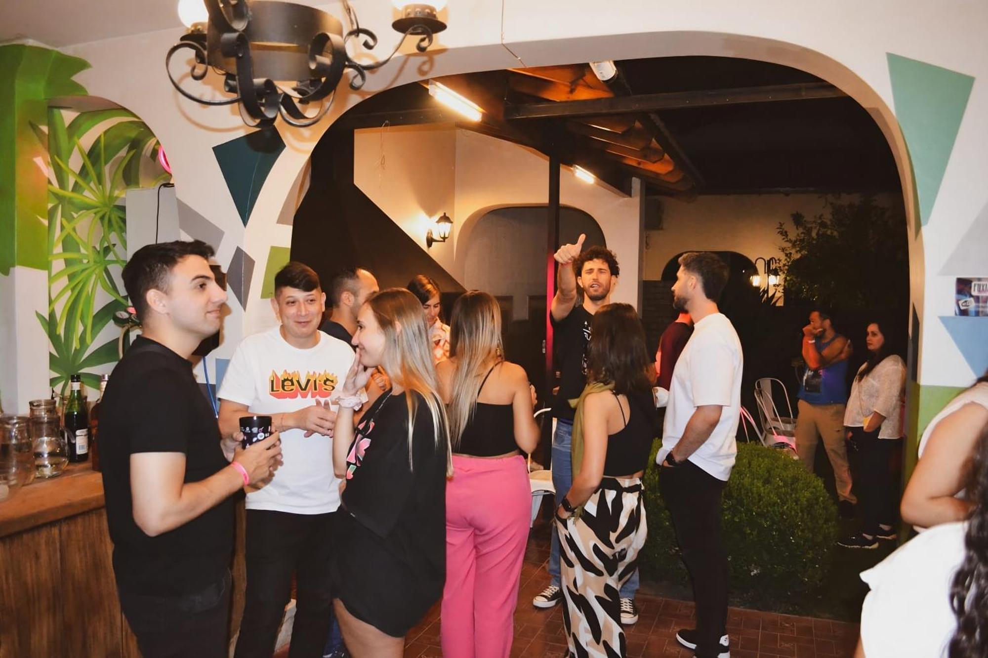 Fuxia House Hostel Мендоса Екстериор снимка